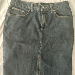 A blue denim pencil skirt by XOXO. Size 3/4.
